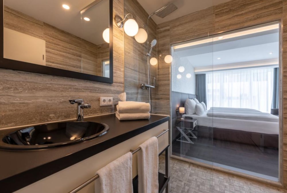 Trip Inn Conference Hotel & Suites 53/54