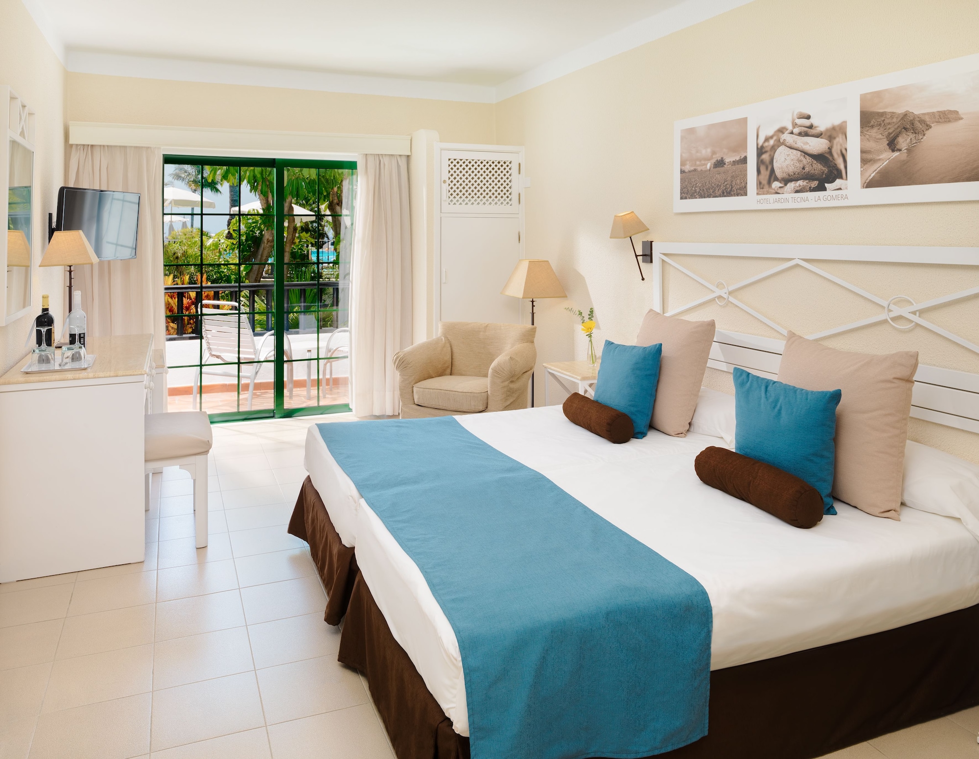 Oasis, Single, Twin Beds, Pool or Garden View