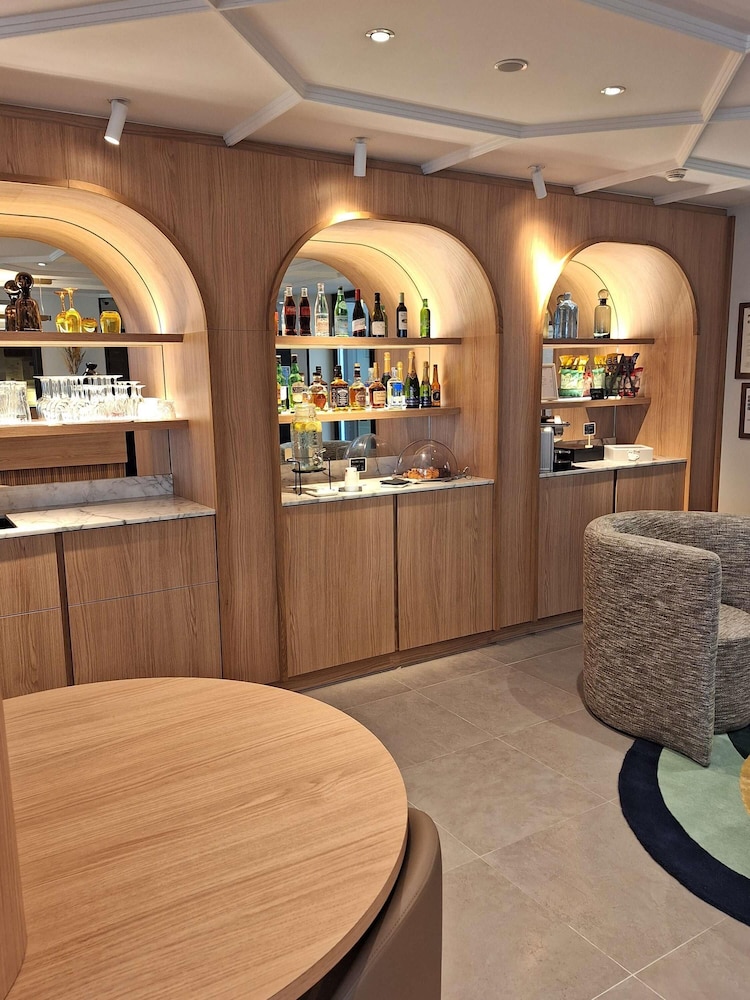 Mercure Paris Arc de Triomphe Wagram 38/46