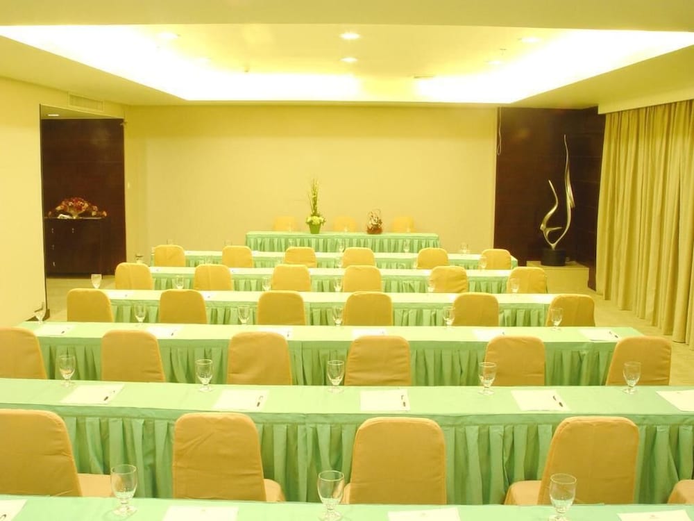 Global Business Hotel 44/49