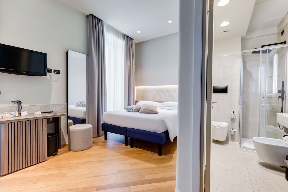 Standard double french bed، Best Western Plus Hotel Plaza 5/10