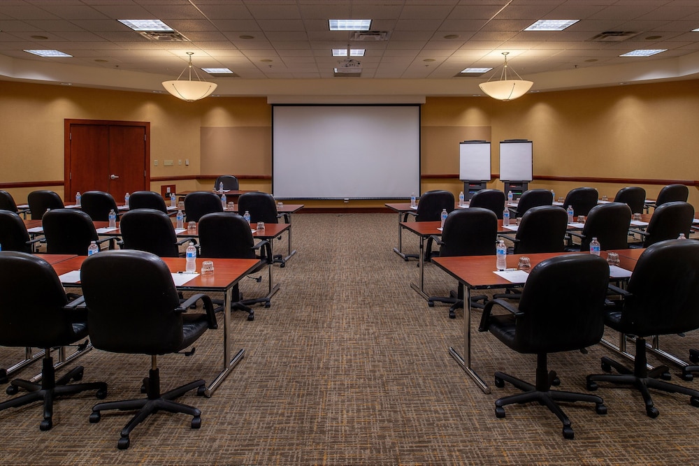 Sheraton Westport Plaza Hotel St. Louis 31/33