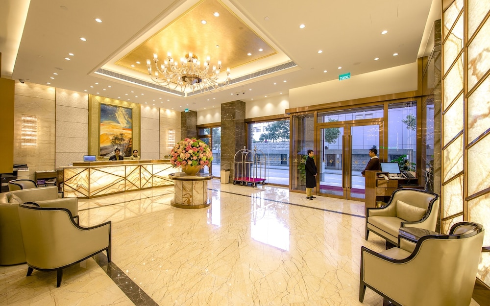 Royal Dragon Hotel 4/30