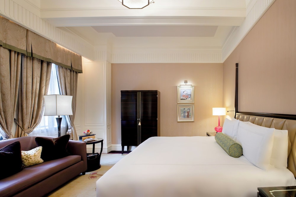 DELUXE, KING BED
