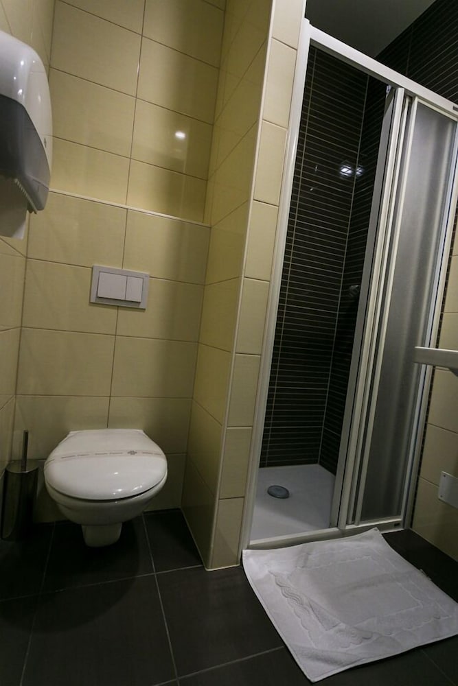 HOSTEL MOVING 18/19