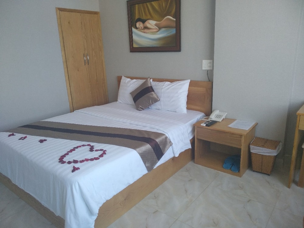 Ngoc Hanh Beach Hotel 41/75