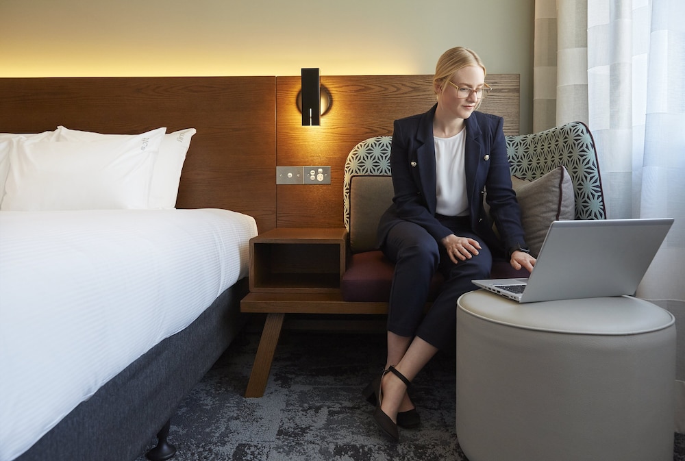 HOLIDAY INN EXPRESS NEWCASTLE 24/63