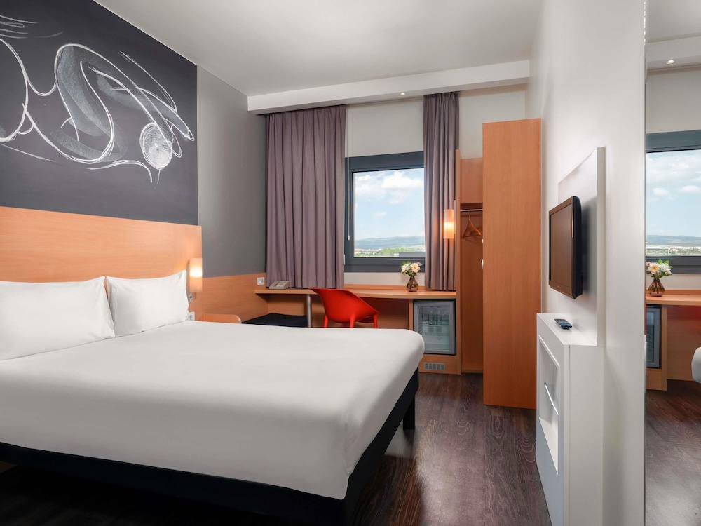 ROOM, DOUBLE BED
