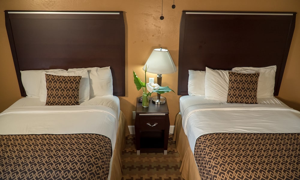 Silver Surf Motel 24/72