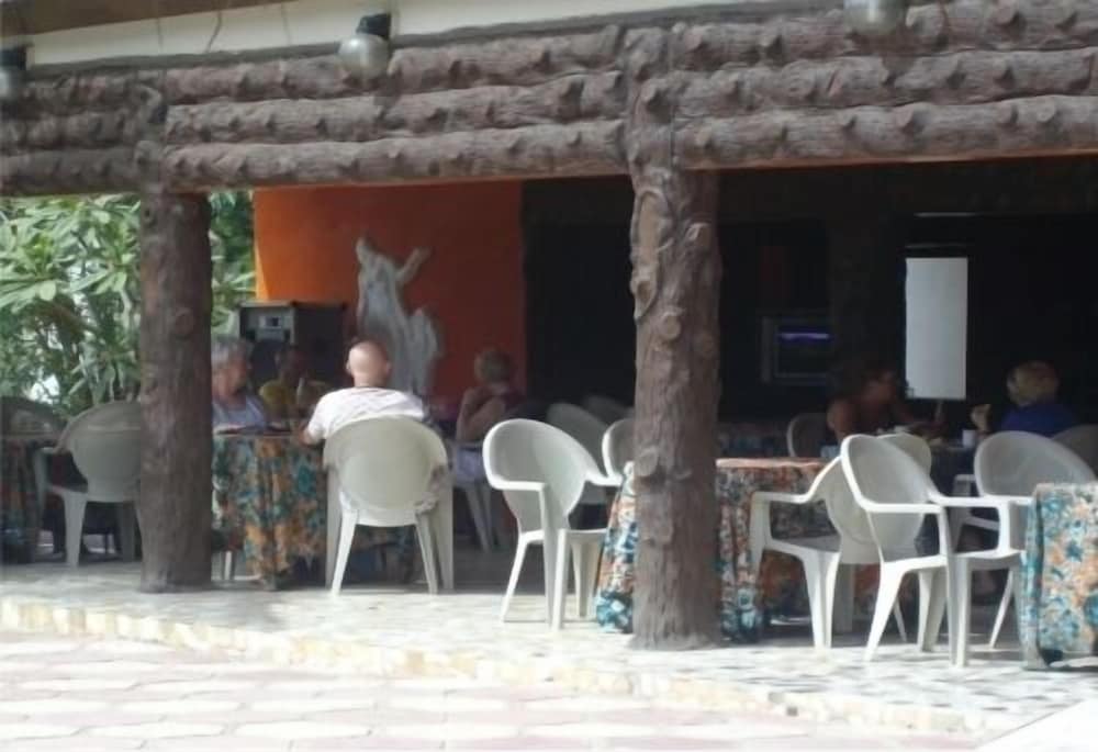 Holiday Beach Club 15/34