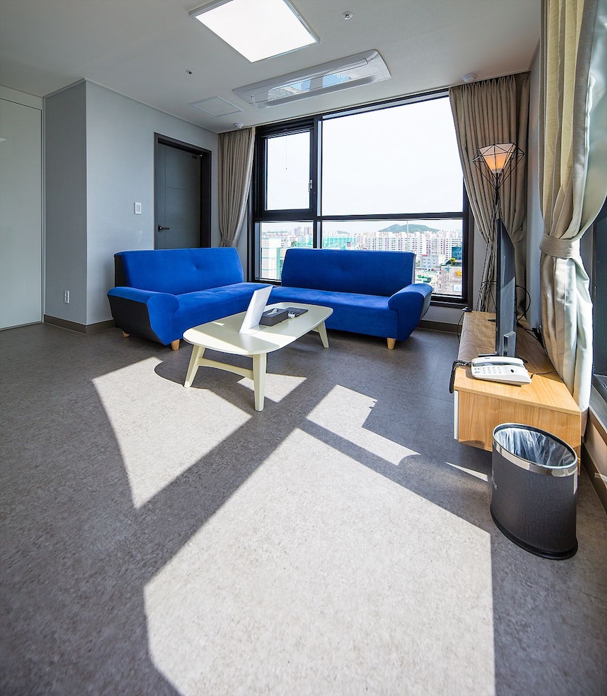 Shine Hotel 47/50