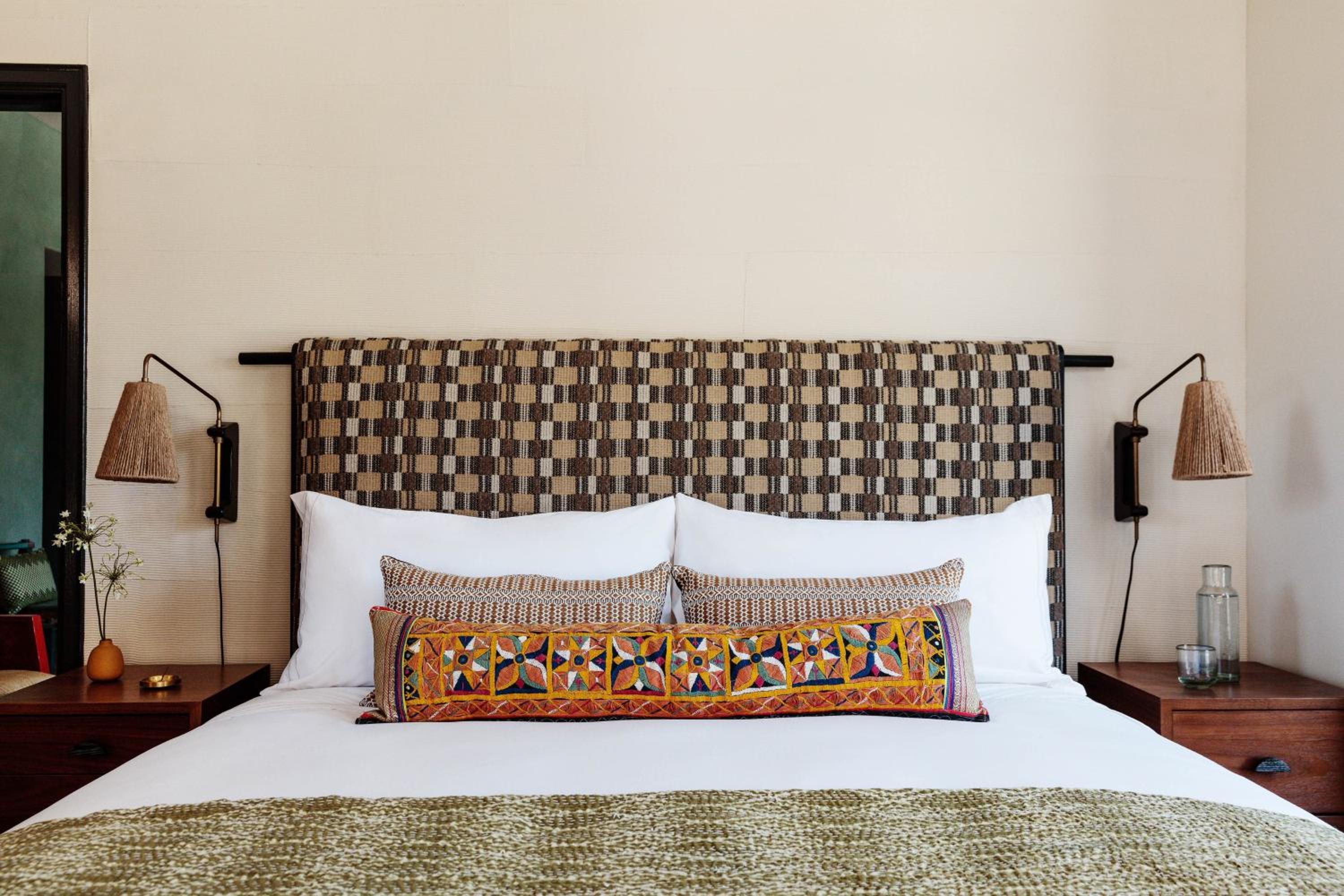 DELUXE, KING BED, WITH VIEW