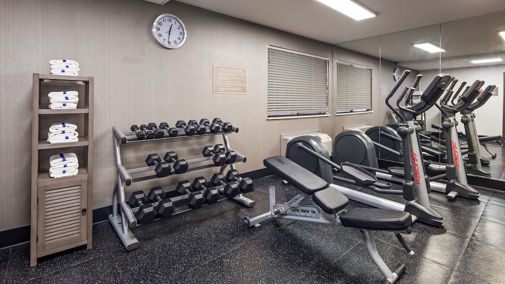 Best Western Plus North Canton Inn & Suites 46/62