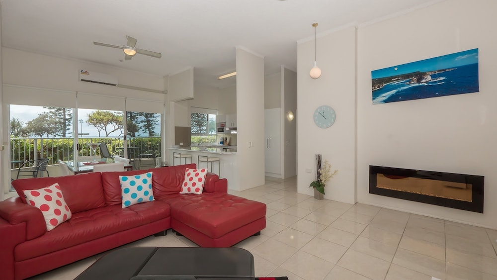 Pacific Plaza Apartments 54/75