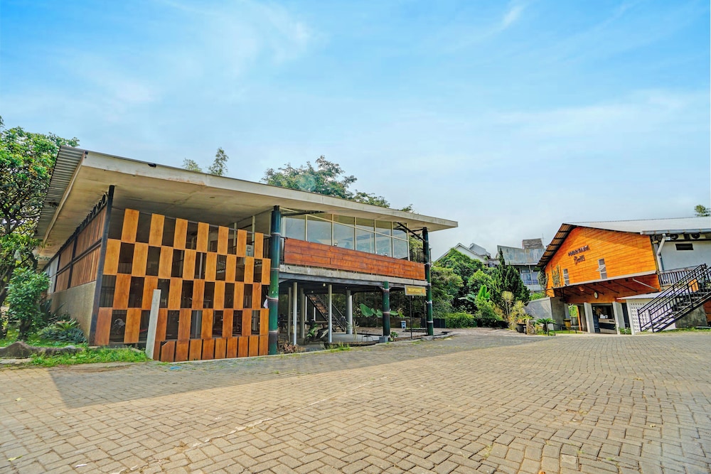 OYO 3283 Bwalk Hotel