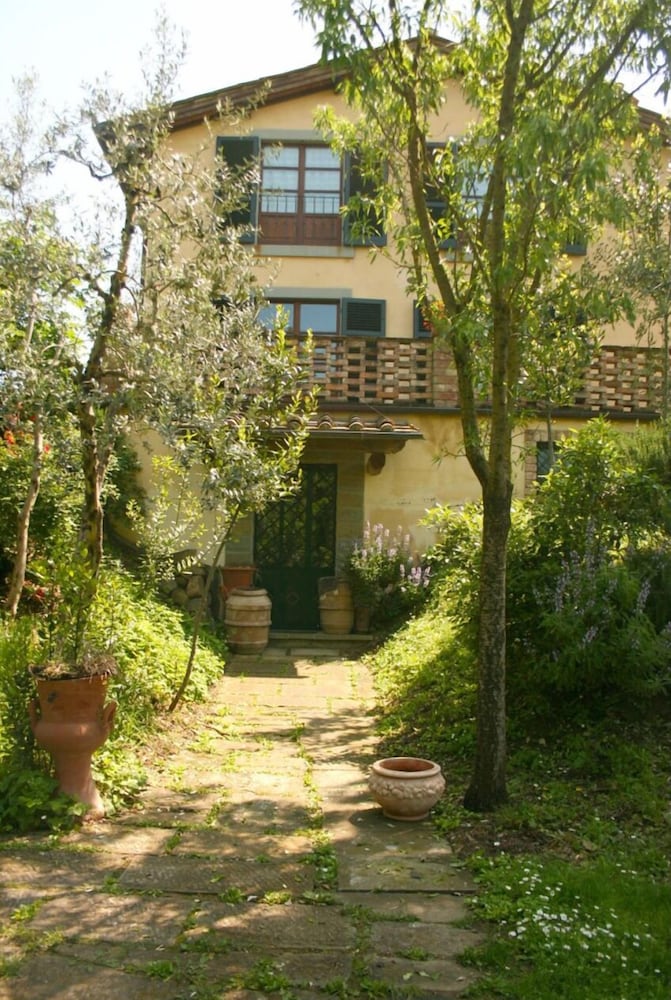 Villa Degli Olivi 22/26