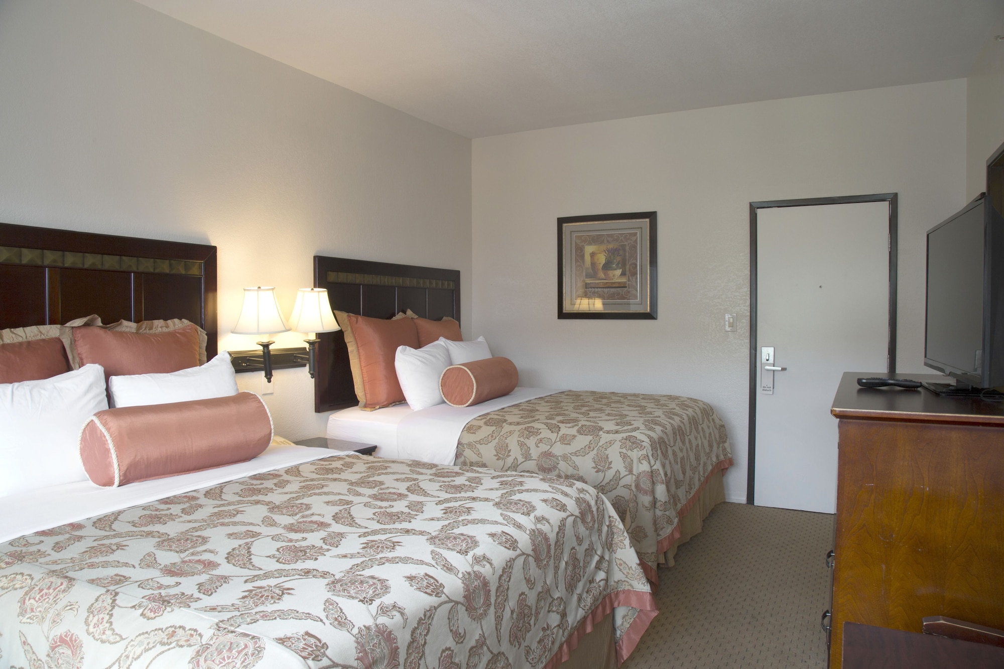 STANDARD, 2 QUEEN BEDS