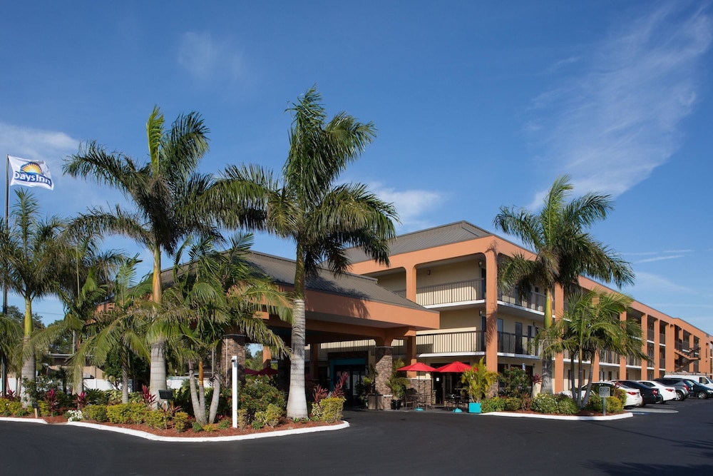 Days Inn by Wyndham Sarasota Bay 3/34