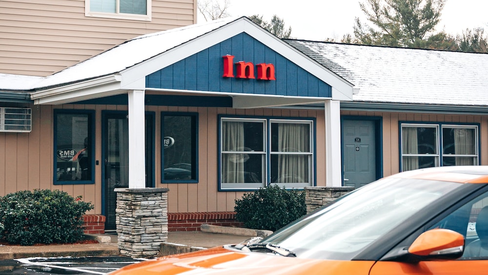 QUIET CORNER INN 6/53