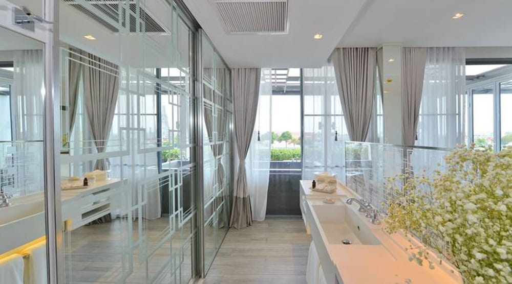 Riva Arun Bangkok 66/73