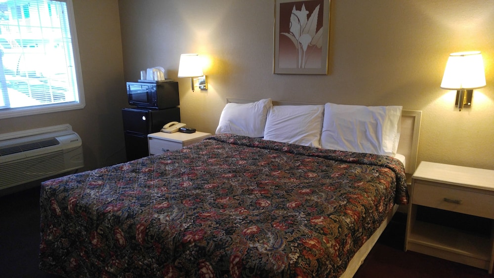 Surf City Inn And Suites 4/50