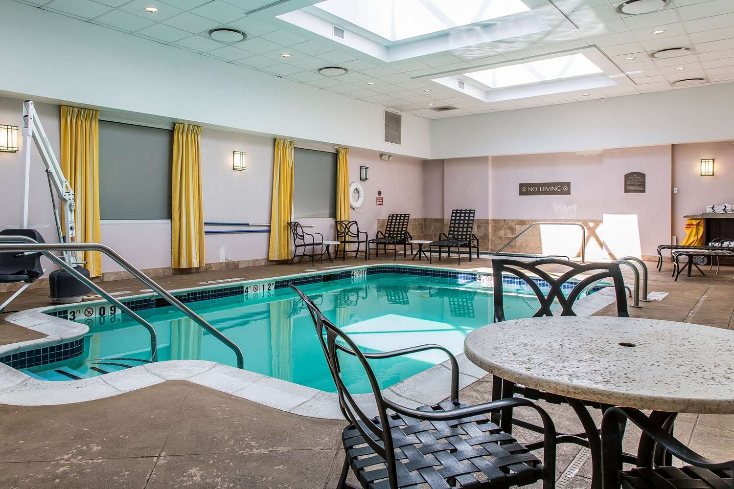 Hamden Hotel & Suites 17/26