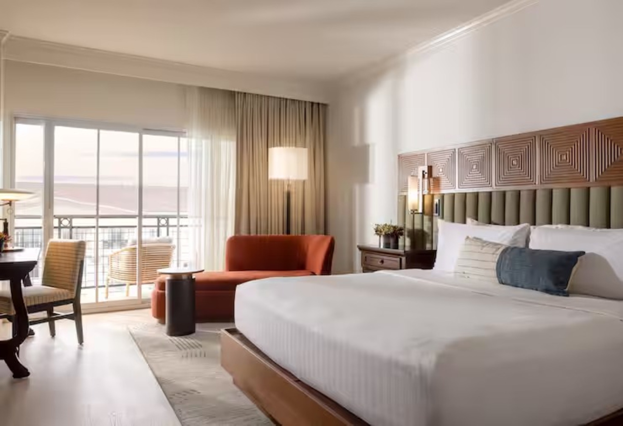 Seven, Suite, King Bed, City View, Balcony
