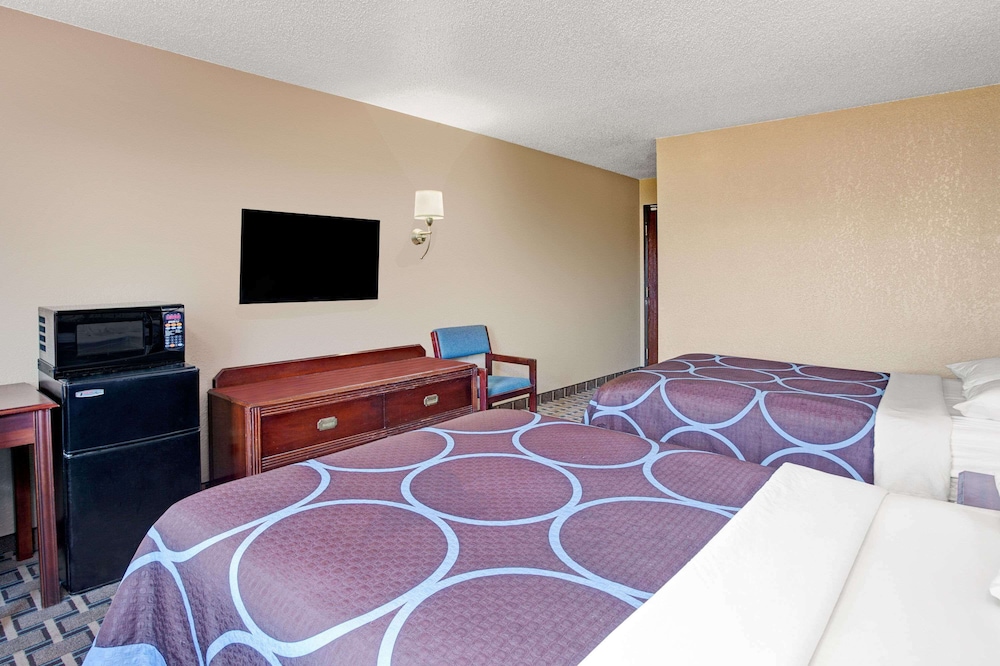 Super 8 By Wyndham Roseville/Detroit Area 19/44