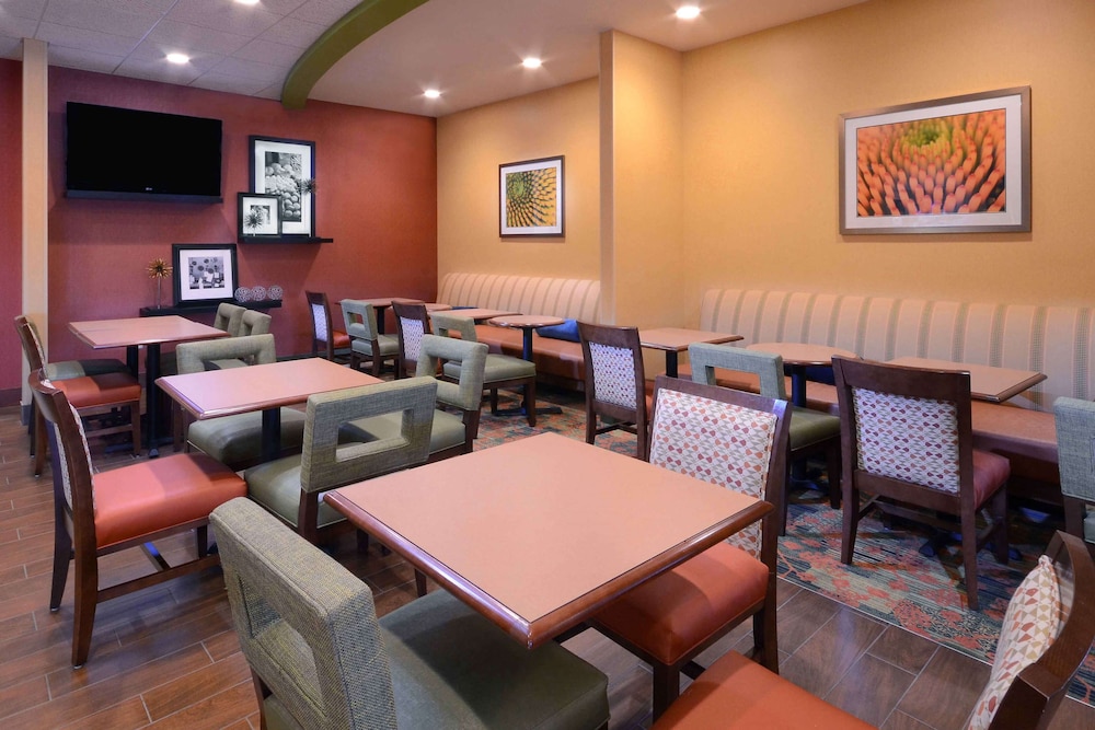 Hampton Inn Fayetteville Fort Bragg 34/41