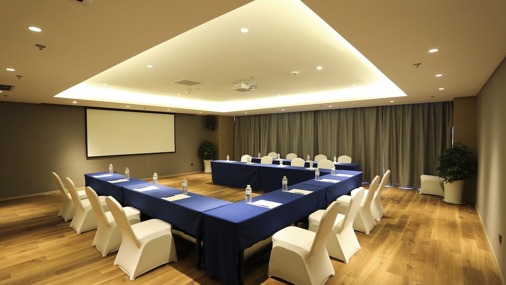 Holiday Inn Express LINYI RIVERSIDE 41/43