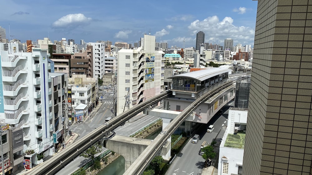 TOYOKO INN OKINAWA NAHA KOKUSAI-DORI MIEBASHI-EKI 6/64
