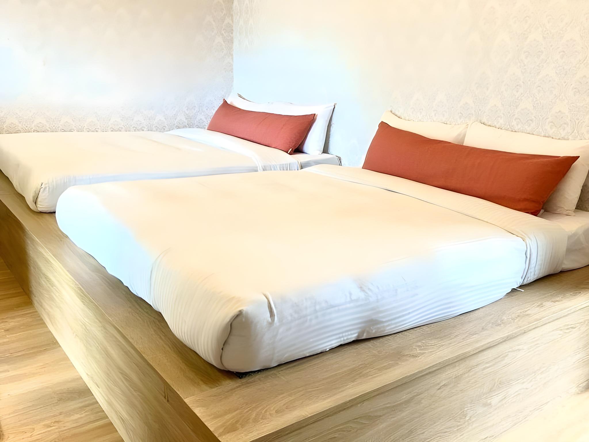 ROOM, QUADRUPLE, MOUNTAIN VIEW