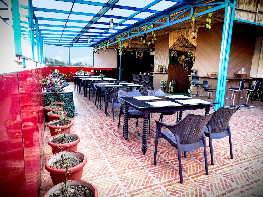 Oyo 12944 Hotel Crystal Palace 16/22