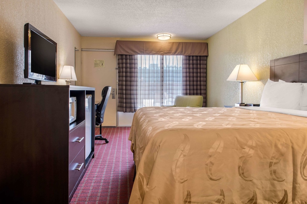 Quality Inn Huntingburg - Jasper 15/37