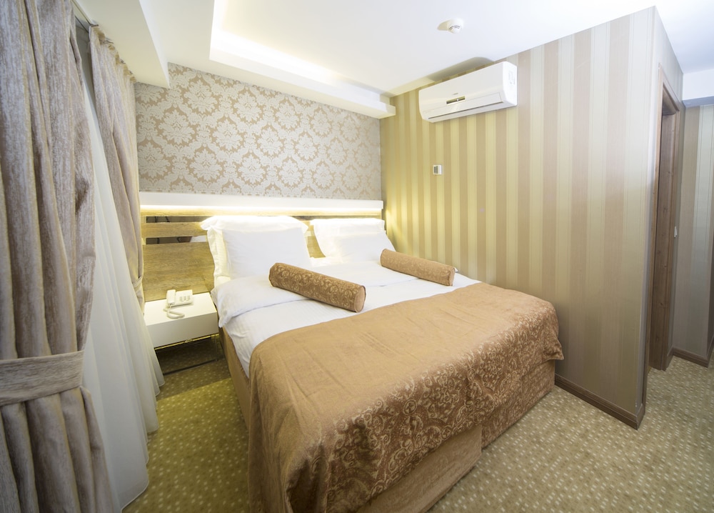 ECONOMY, DOUBLE BED, CITY VIEW, PRIVATE BATHROOM