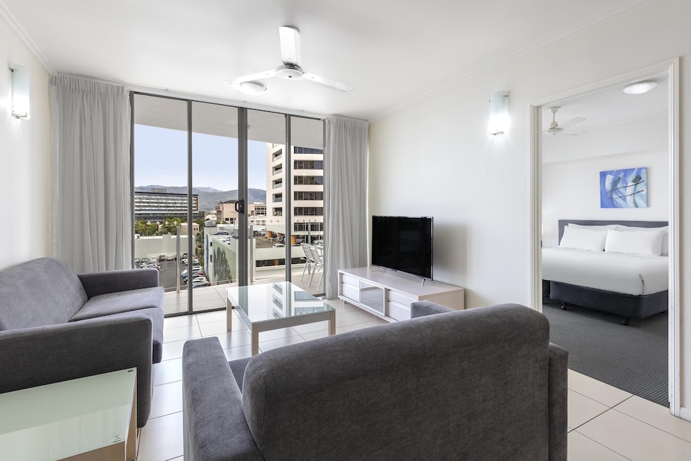 PARK REGIS CITY QUAYS 38/53