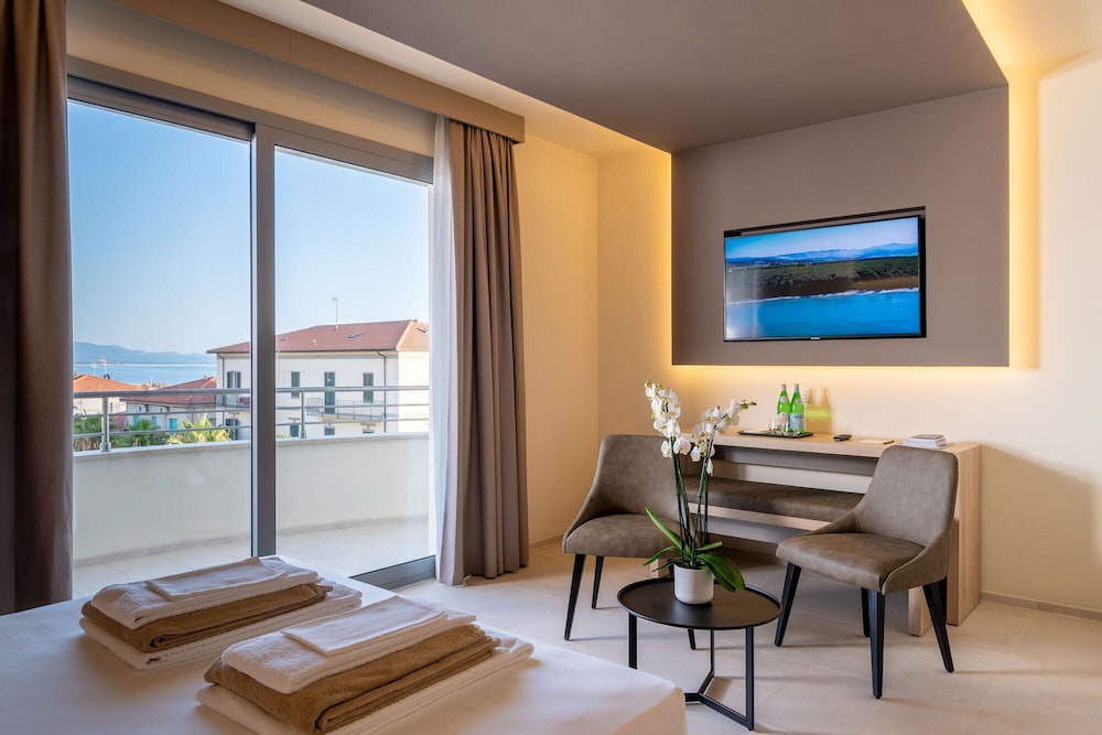 Palace Lido Hotel and Suites 19/33