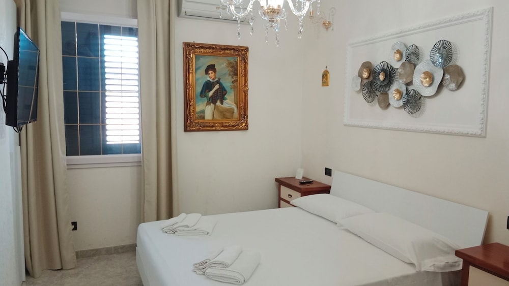 EXCLUSIVE, DOUBLE OR TWIN BED