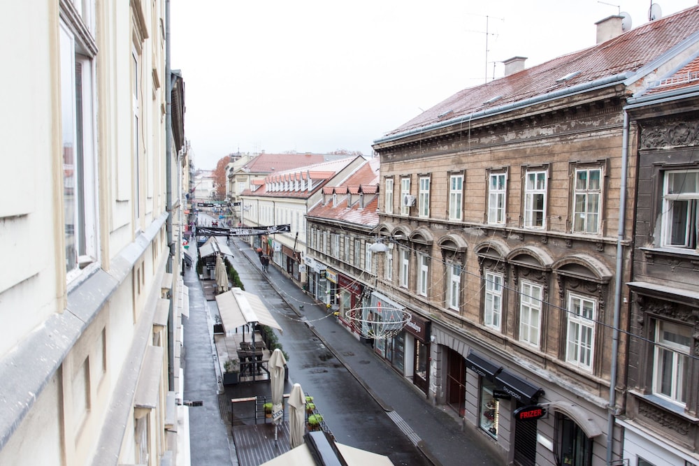 Tesla Boutique Apartments & Rooms 3/50