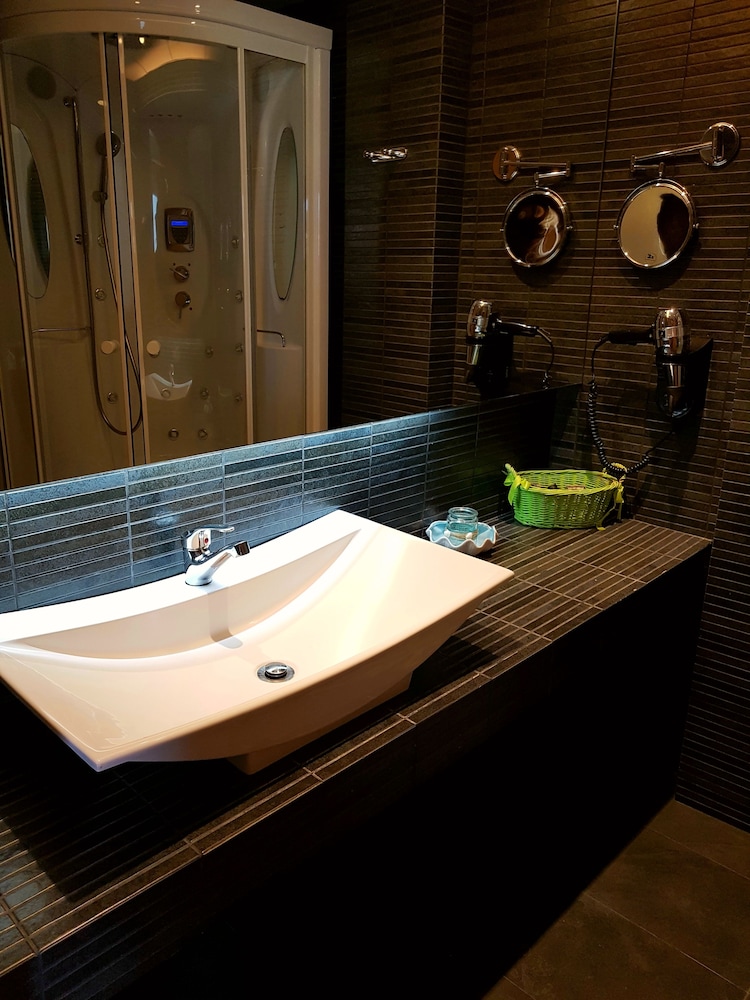 Elysion Hotel 42/43