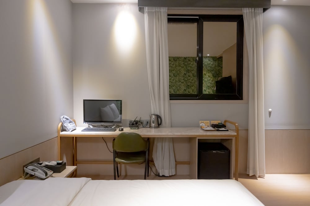 Hound Hotel Seomyeon-Bumcheon 40/50