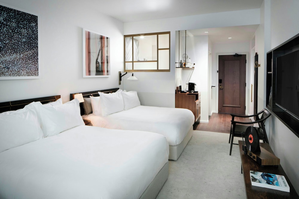 GREAT, 2 QUEEN BEDS, ACCESSIBLE