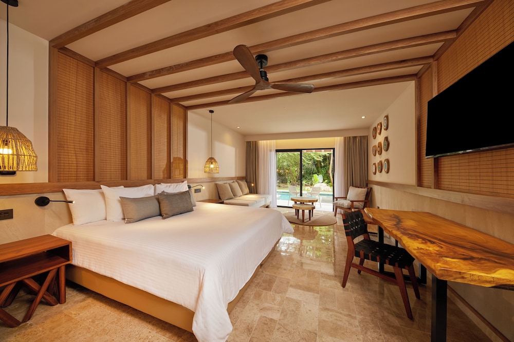 Swim Up, Premium, Junior Suite, King Bed