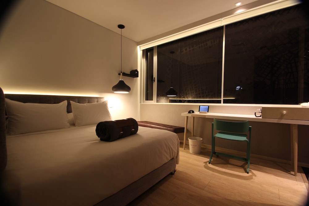 The Click Clack Hotel 33/64