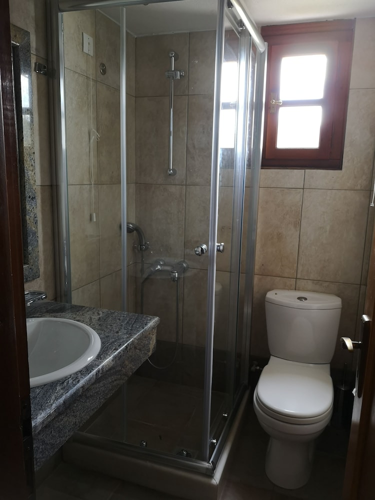 Drymna Hotel 43/50