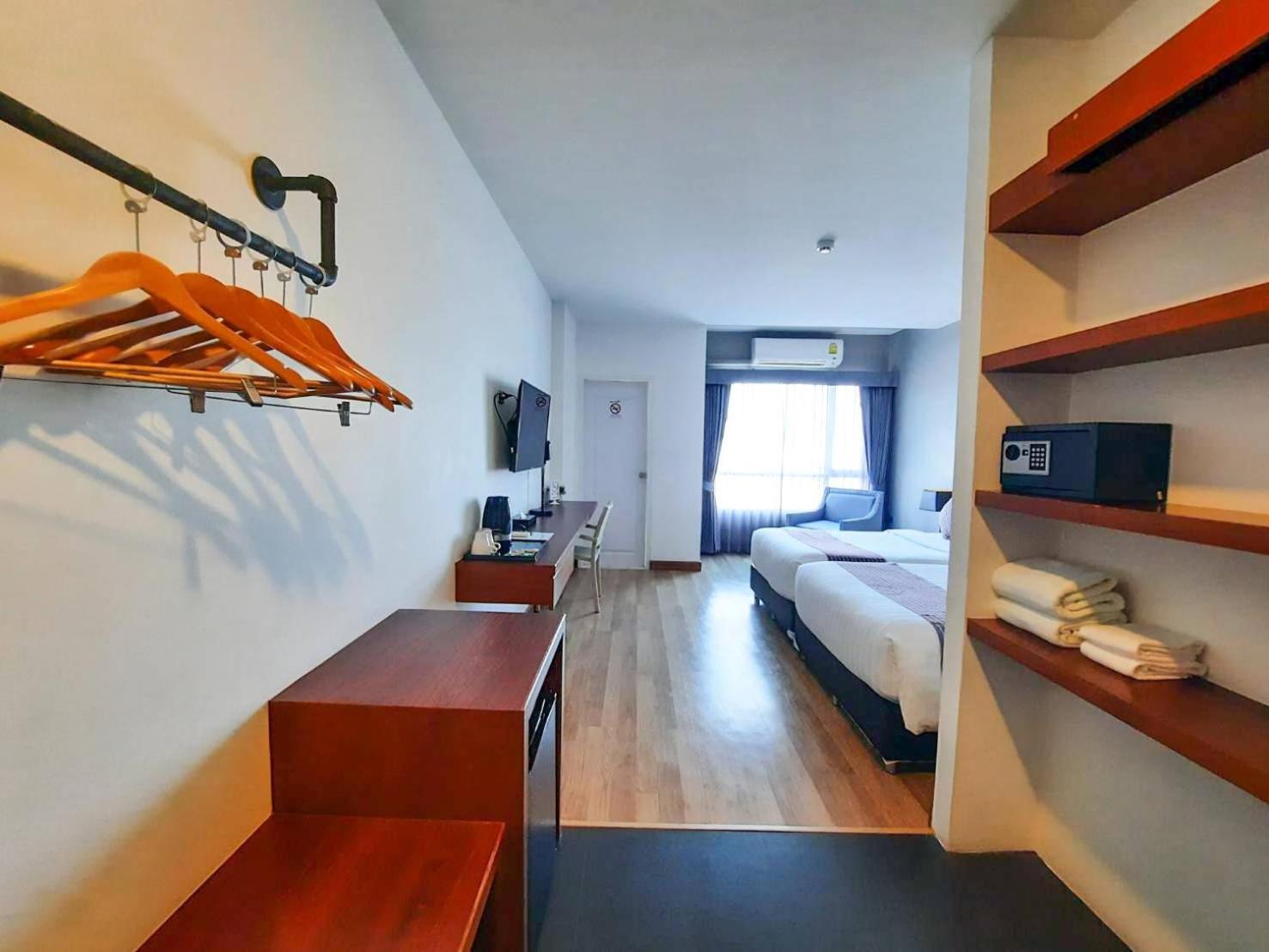 Deluxe, Twin Beds