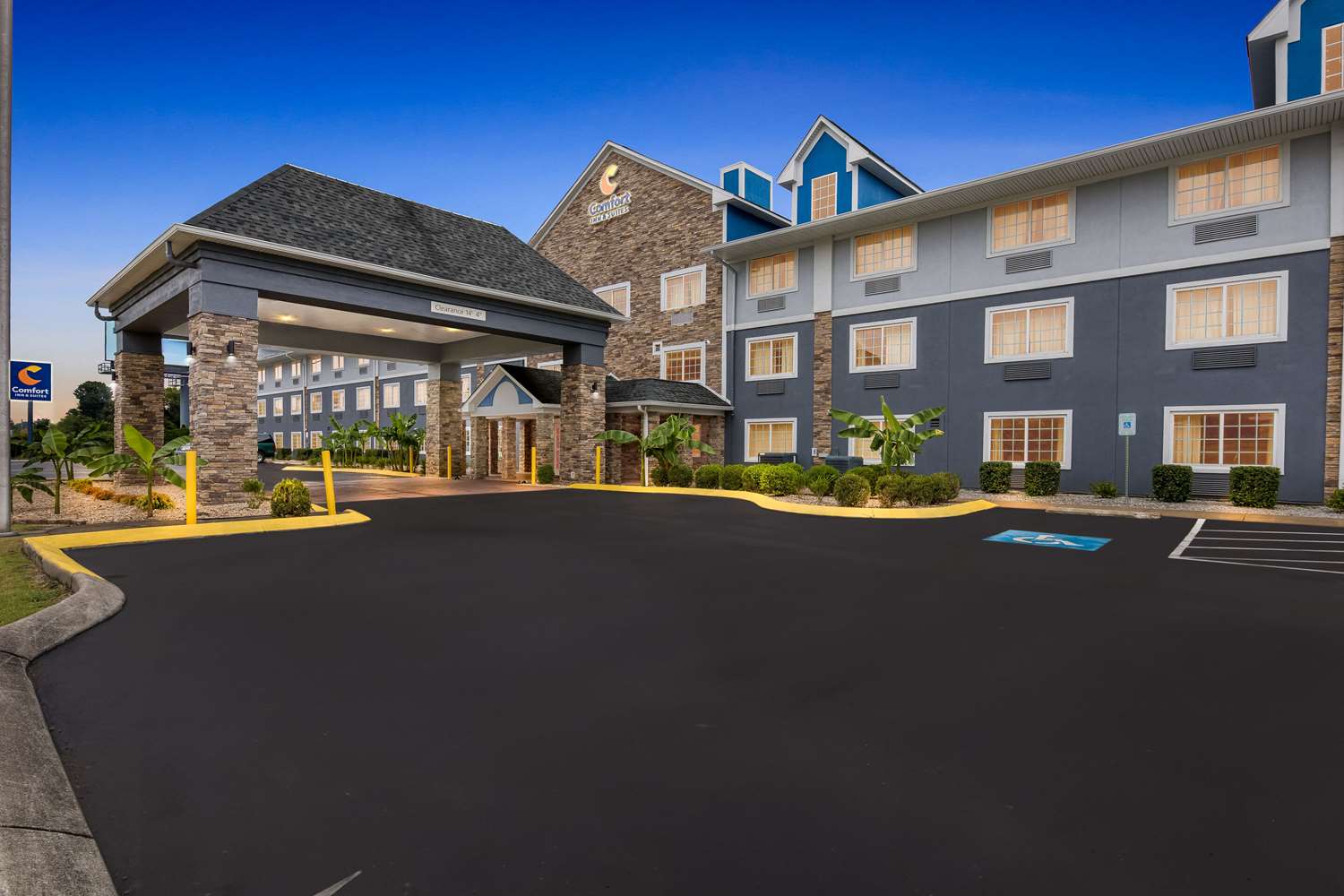 Comfort Inn & Suites Nashville Near Tanger Outlets I-24 Antioch 2/21