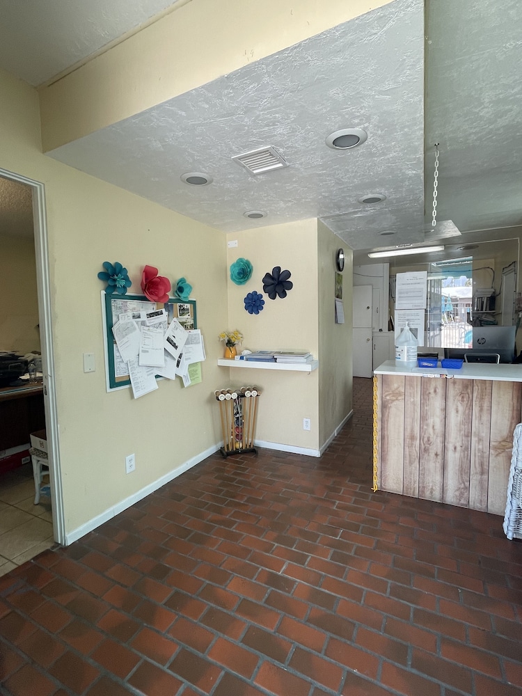 The Villas of Palm Springs 5/50