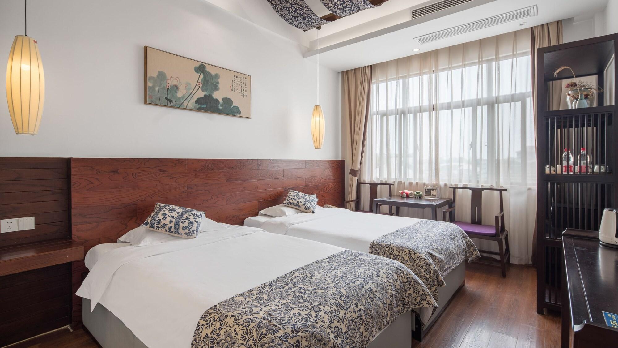 Tongxiang Wuzhen Yuexiang Inn 11/50