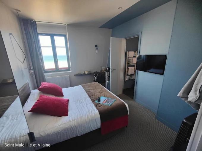 Deluxe, Double Bed